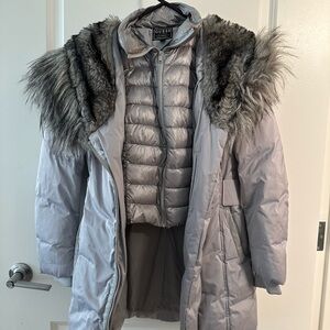 GUESS Women's Gray Puffer Coat with Faux Fur Trim